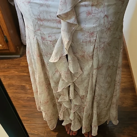 Storia Cream Floral Backless Dress - Picture 9 of 10